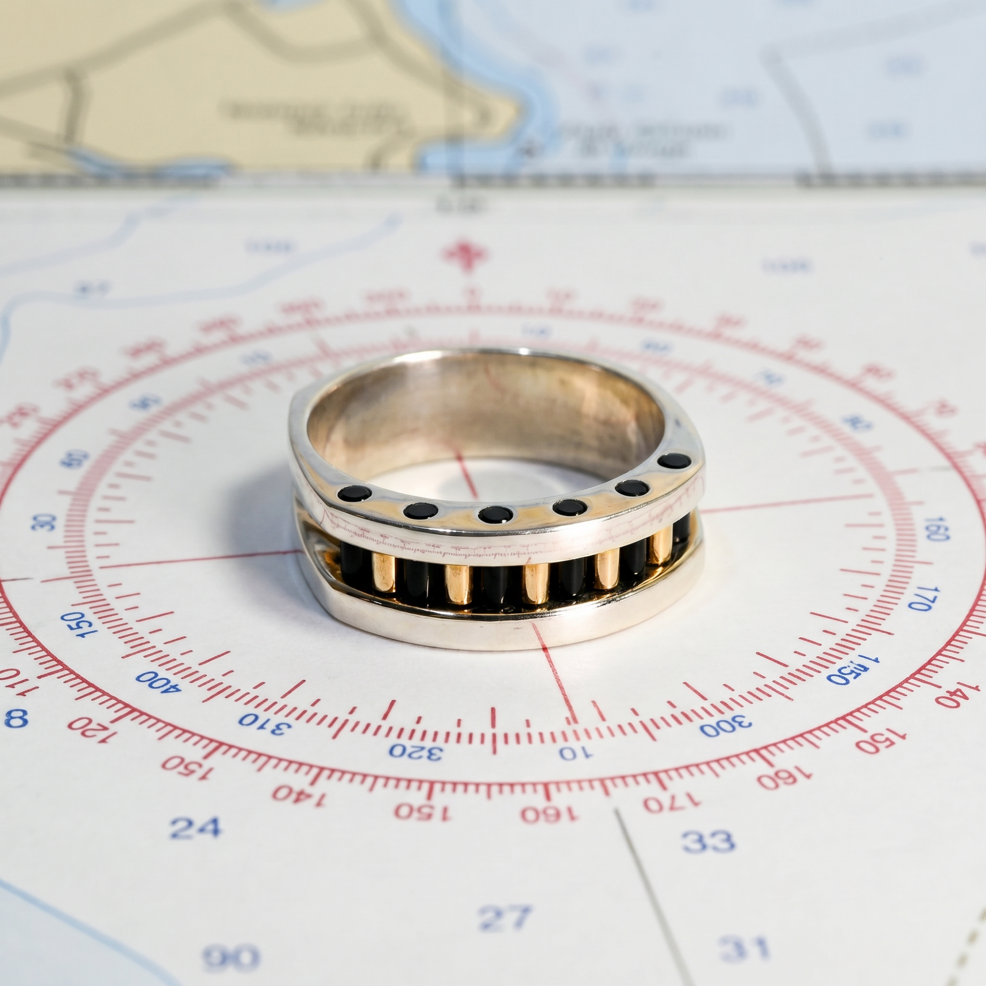 Argentium/SS/14kyg Gents Aperture Ring Black Onyx/14k Cylettes