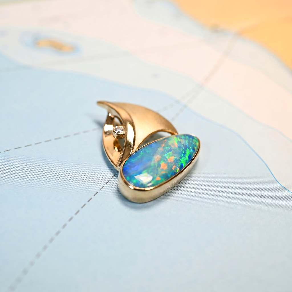 14KYG SAILBOAT 25X11 PENDANT OPAL DBLT 10.8C, DIA .05C