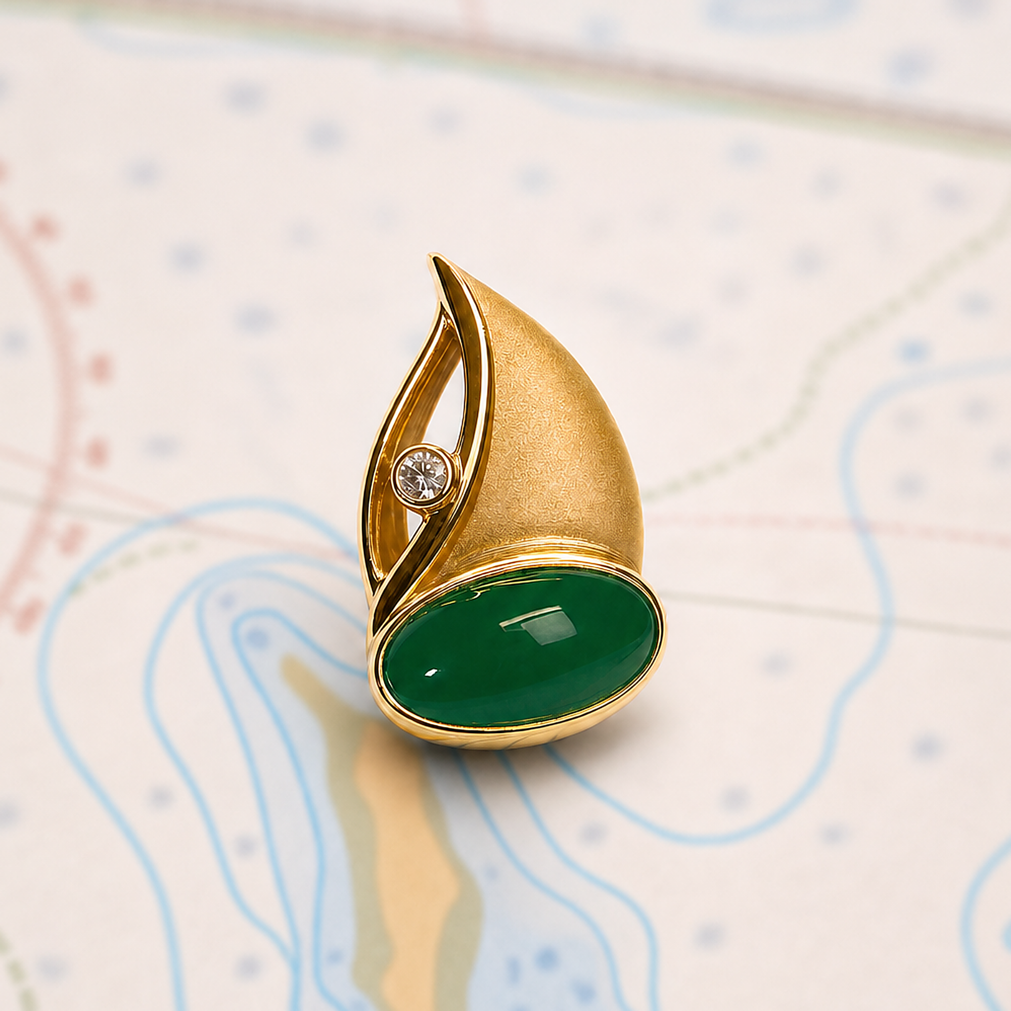 14KYG CHRYSOPRASE 2.51CT 12X6MM SAILBOAT PENDANT