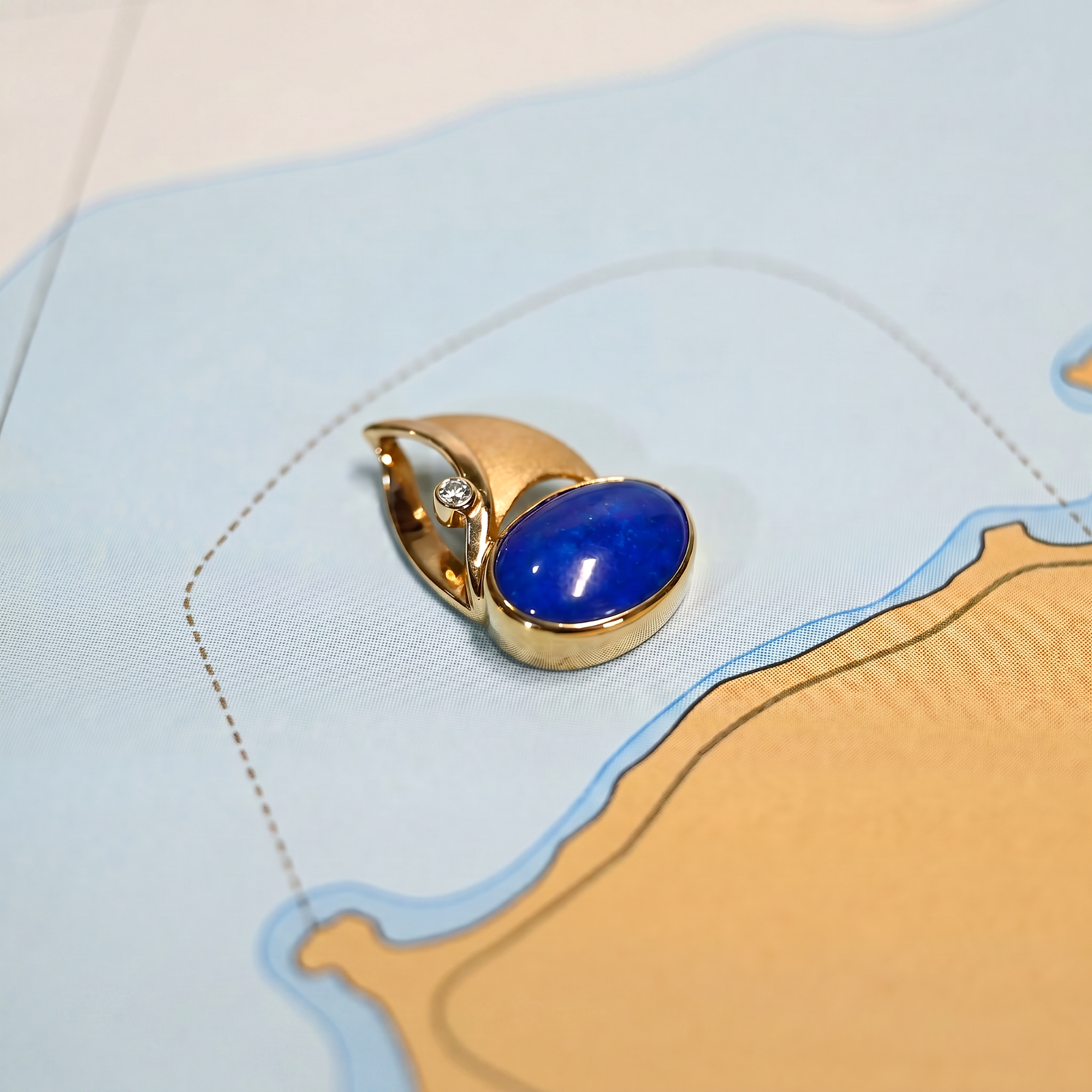 14KYG LAPIS 4.18CT/DIAMOND .03CT SAILBOAT PENDANT