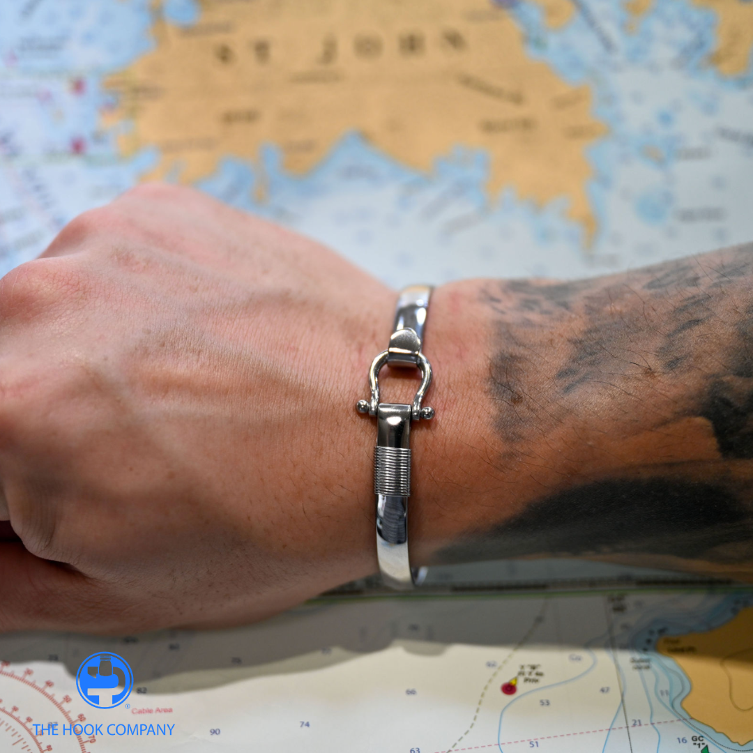Titanium Shackle Hook Bracelet (7mm) - Size 8.5
