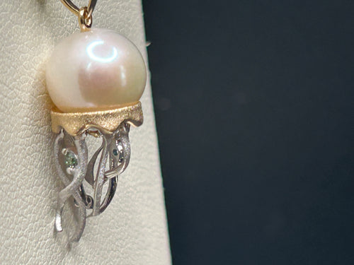 14k 2-Tone Jellyfish Pendant w/freshwater pearl, tinted diamonds