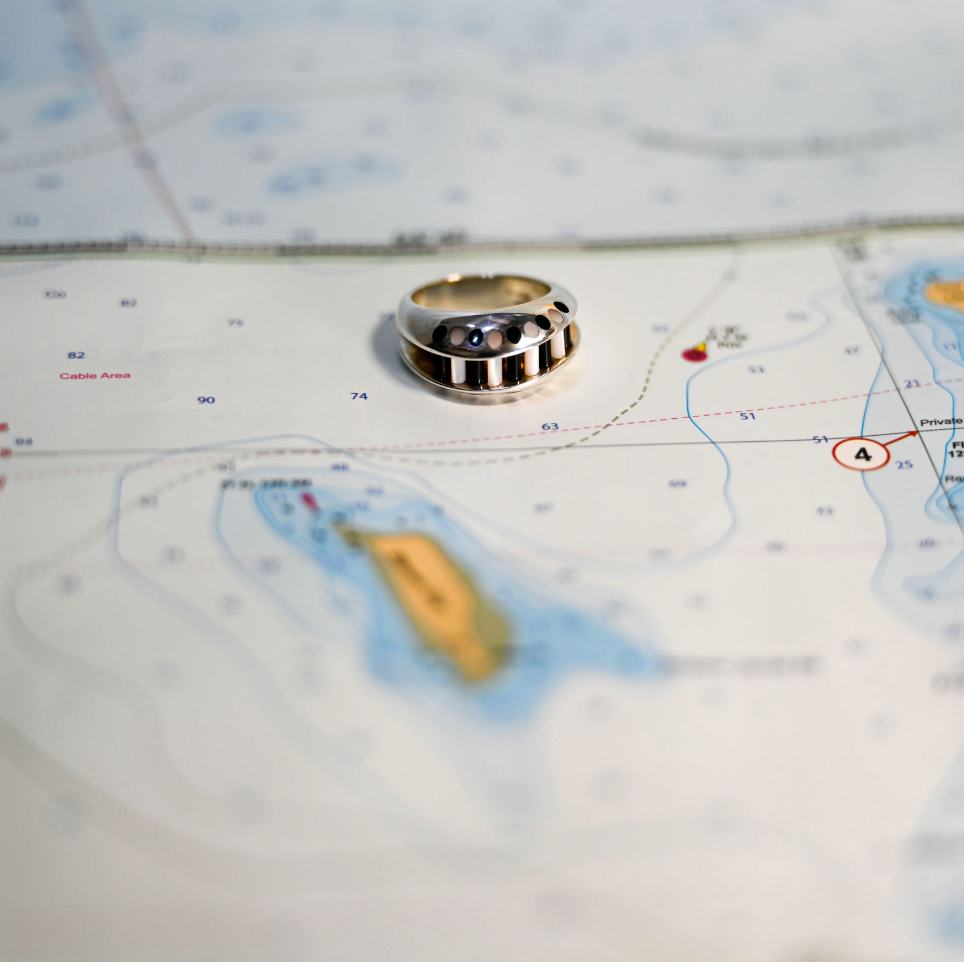 Argentium/Sterling Silver Black Onyx/Mother of Pearl Cylettes Aperture Ring