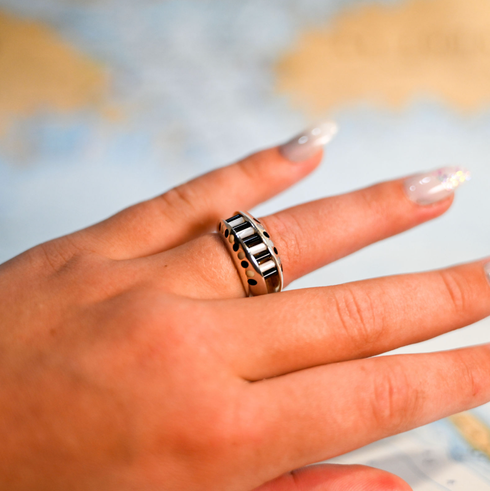 Argentium/Sterling Silver Black Onyx/Mother of Pearl Cylettes Aperture Ring