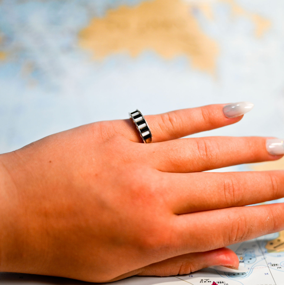Argentium/Sterling Silver 5.5mm Black Onyx/White MOP Cylettes Aperture Ring
