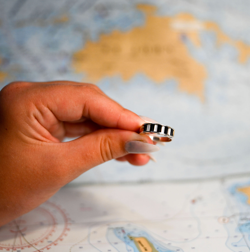 Argentium/Sterling Silver 5.5mm Black Onyx/White MOP Cylettes Aperture Ring