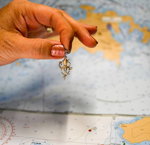 14k 2-Tone Octopus Pendant w/6 diamonds (.06cttw)