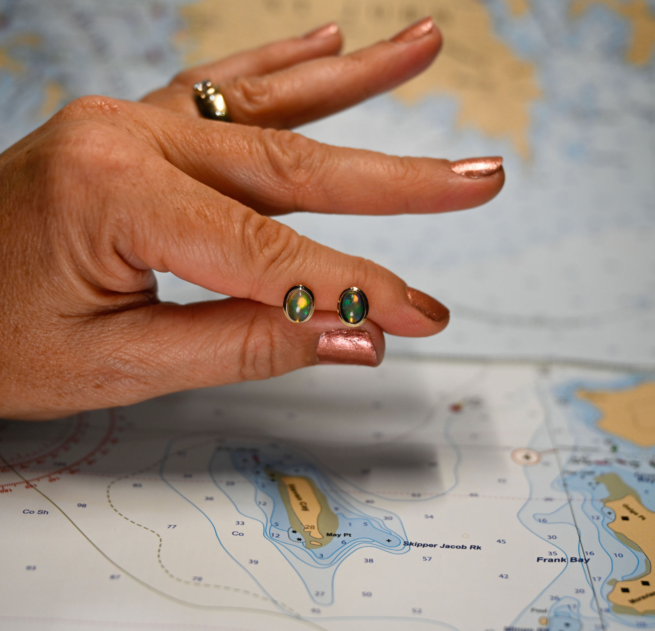 14kyg Oval Ethiopian Opal Stud Earrings