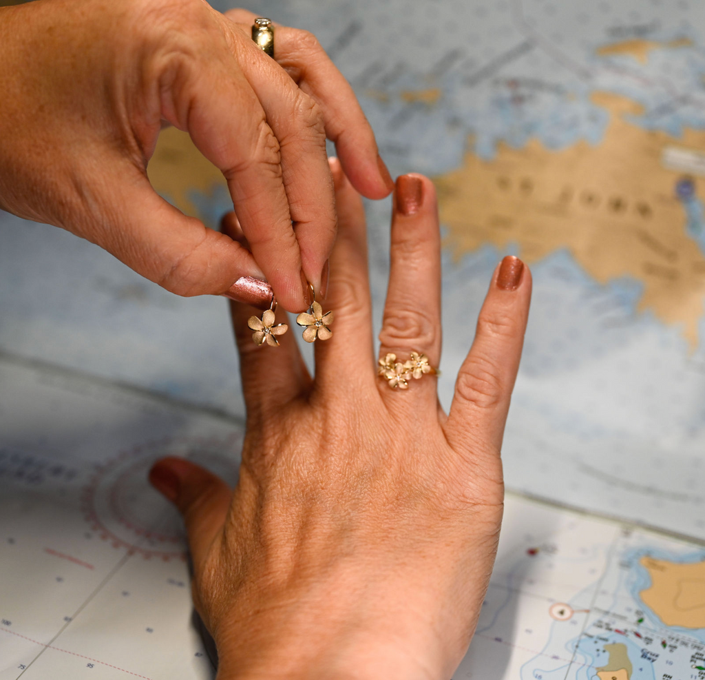 14kyg 8mm Plumeria Ring 3 diamonds (.04cttw)