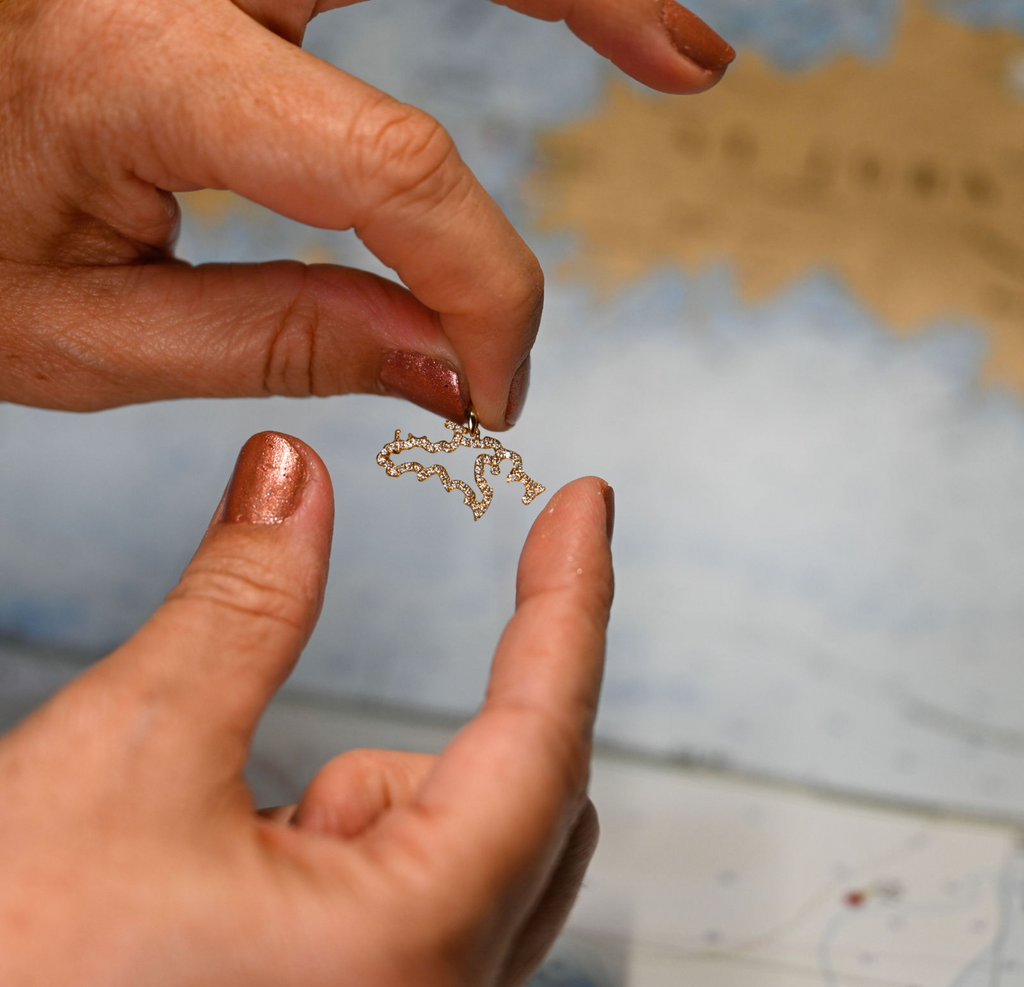 14kyg "Saint John Island" Pendant w/56 diamonds (.28cttw)