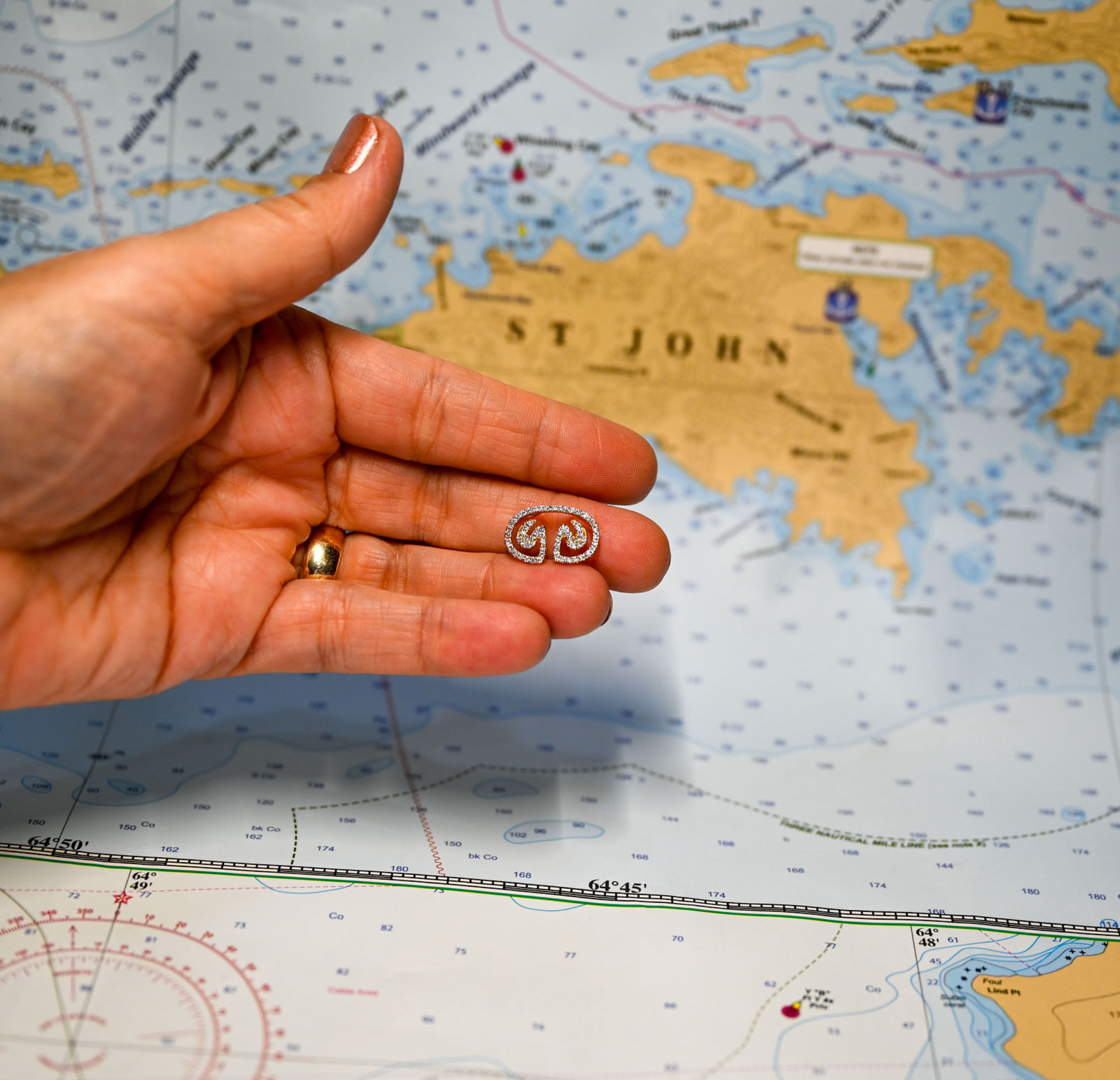 14kyg St John Petroglyph Pendant w/65 Diamonds