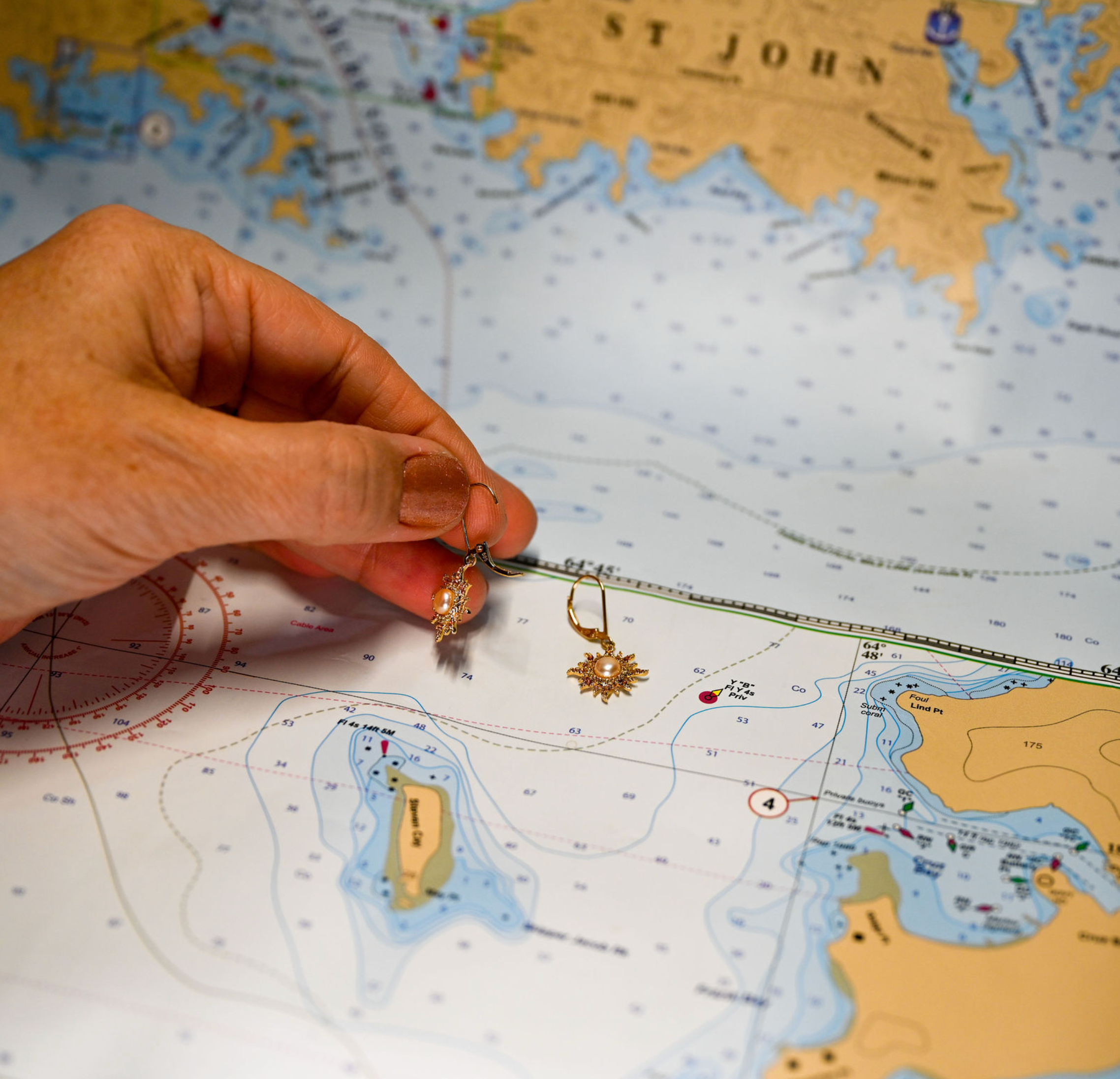 14kyg "Sunburst" Leverback Earrings multi-color sapphires (.60cttw) and freshwater pearl