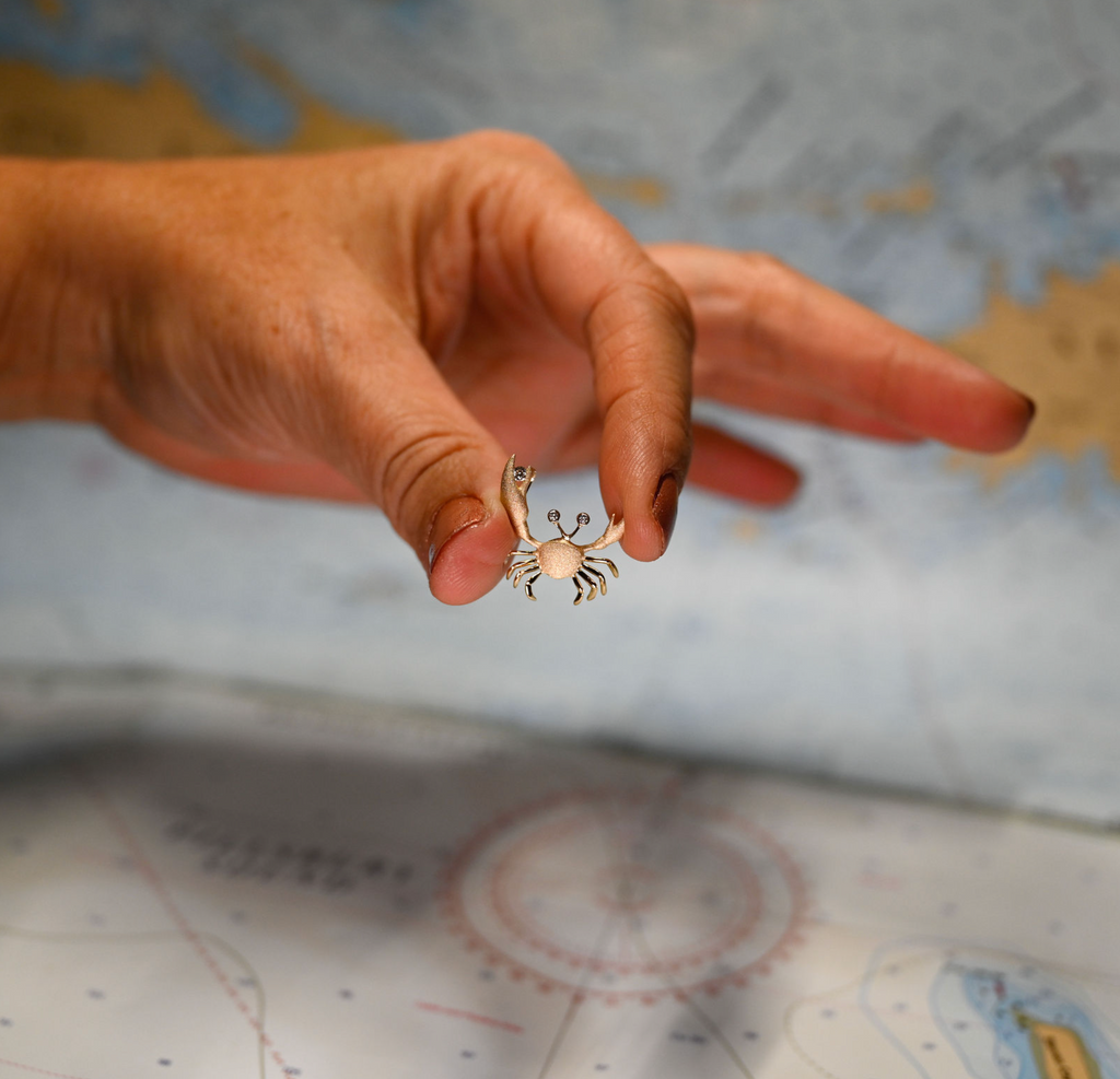 14kyg 22mm Crab Pendant w/3 diamonds (.06cttw)