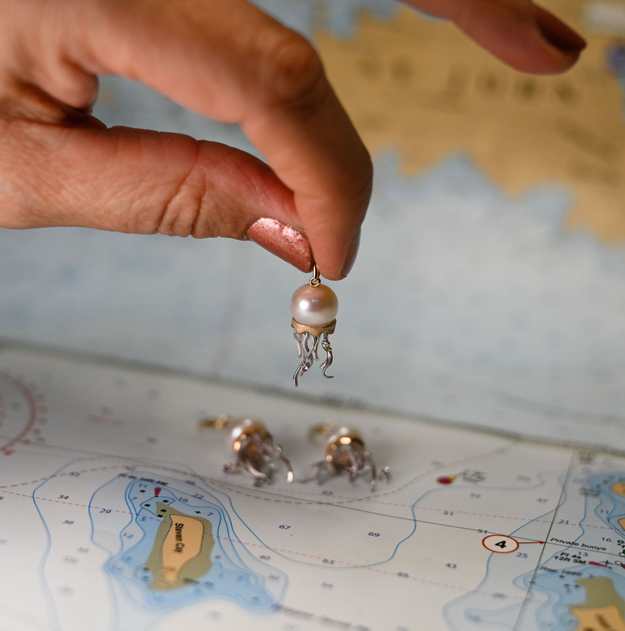 14k 2-Tone Jellyfish Pendant w/freshwater pearl, tinted diamonds