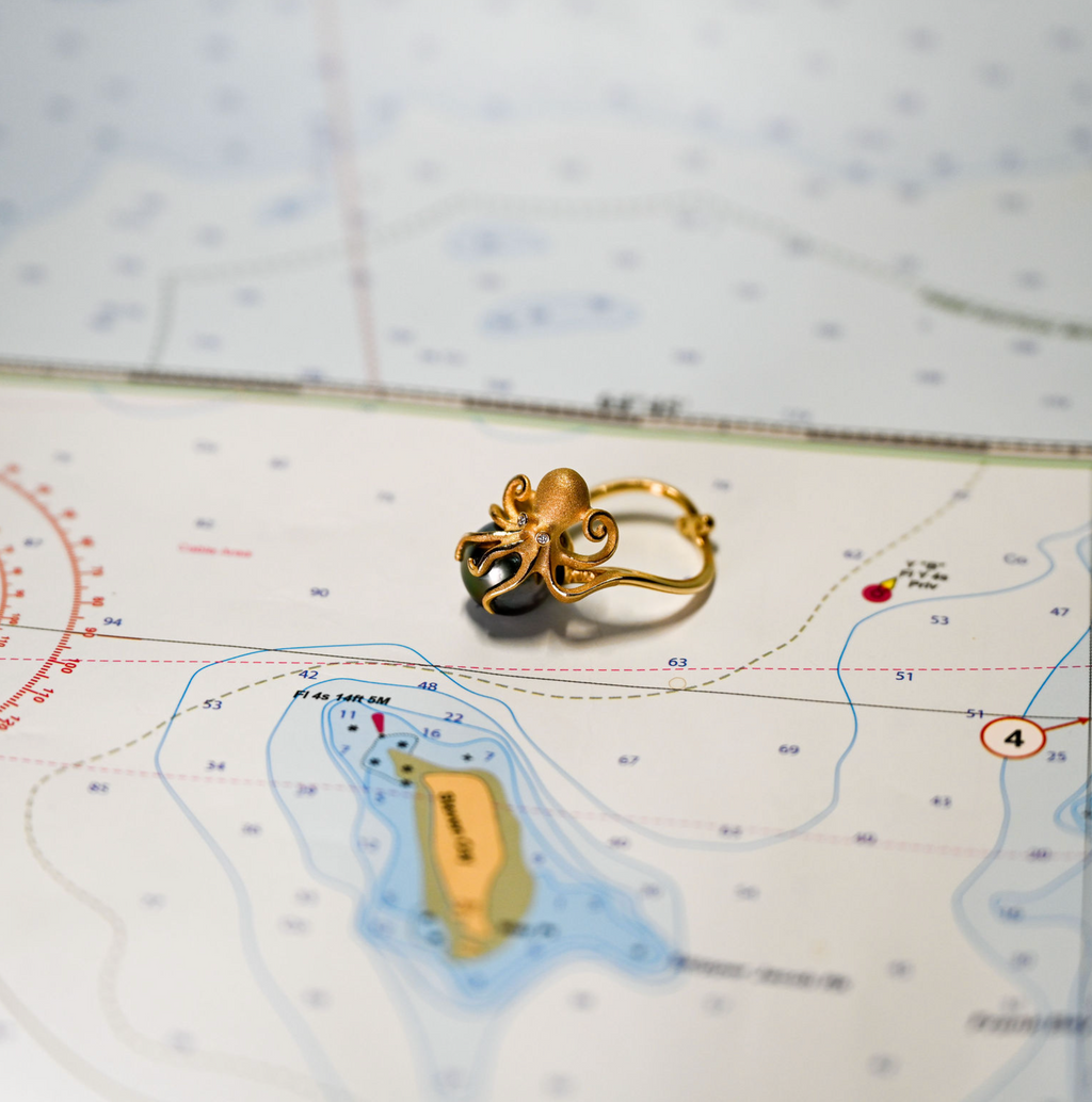 14Kyg Octopus Ring with 2 diamonds & Tahitian Pearl