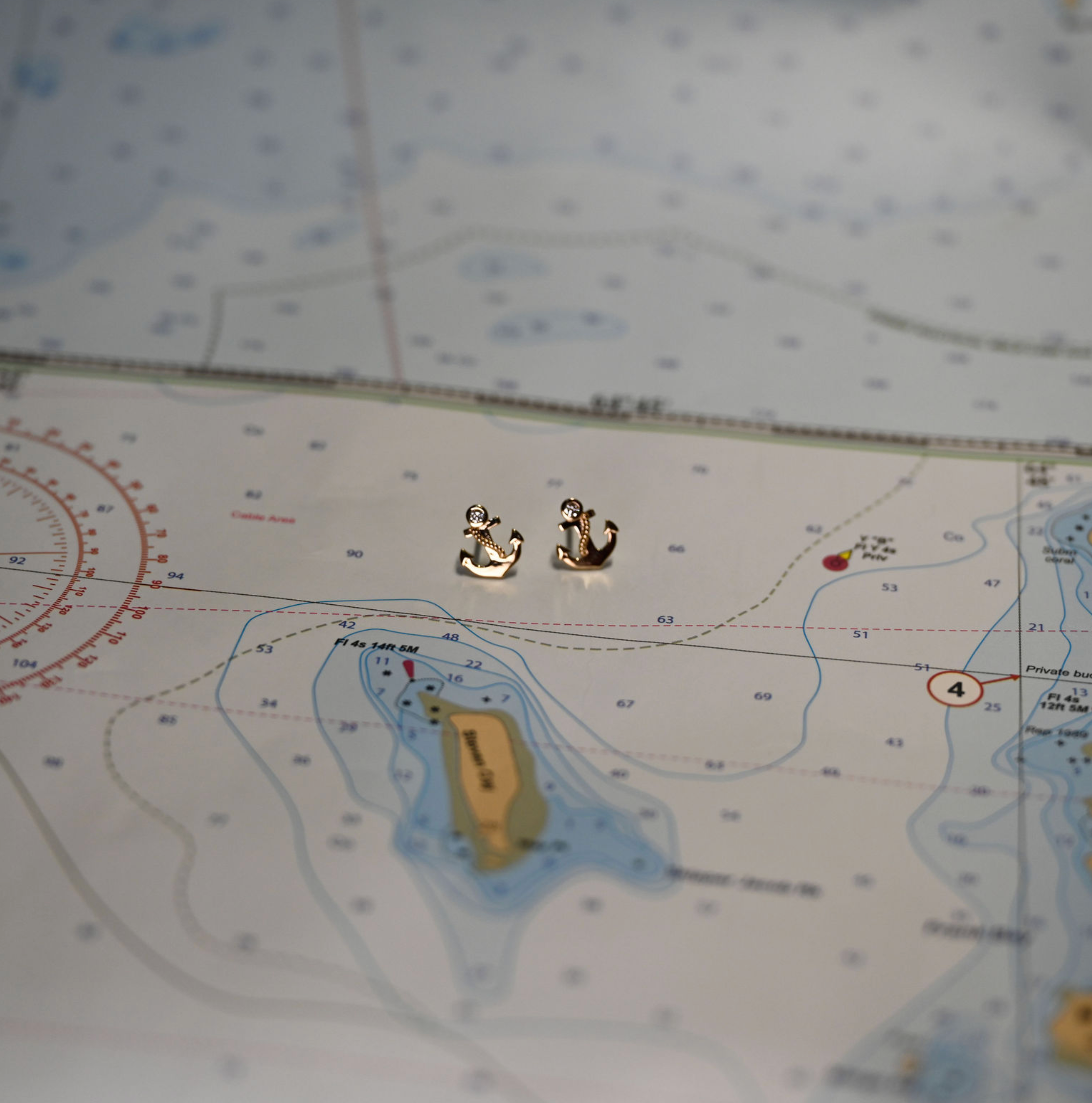 14kyg Lab Diamond Anchor Stud Earrings