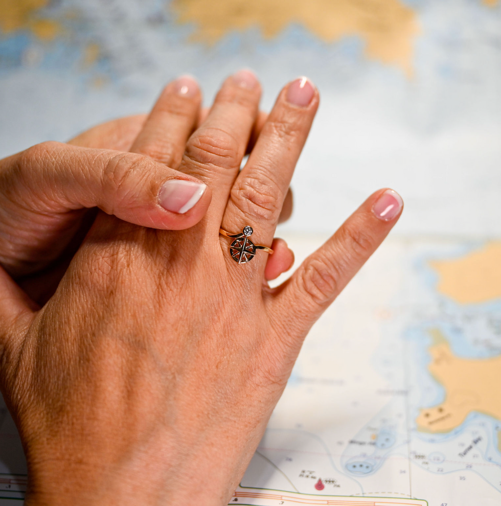 14kyg Lab Diamond Compass Ring