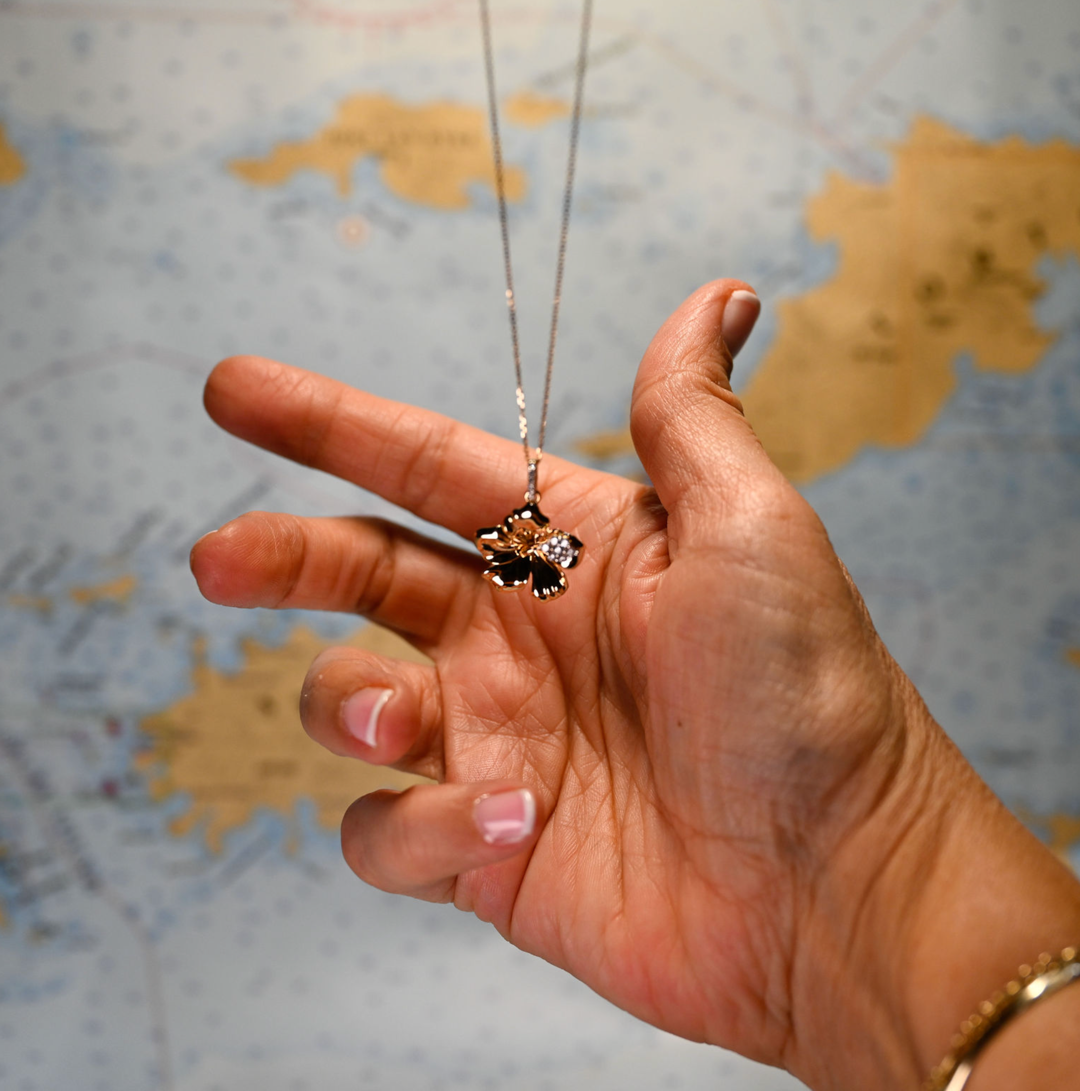 14kyg Lab Diamond Hibiscus Flower Necklace