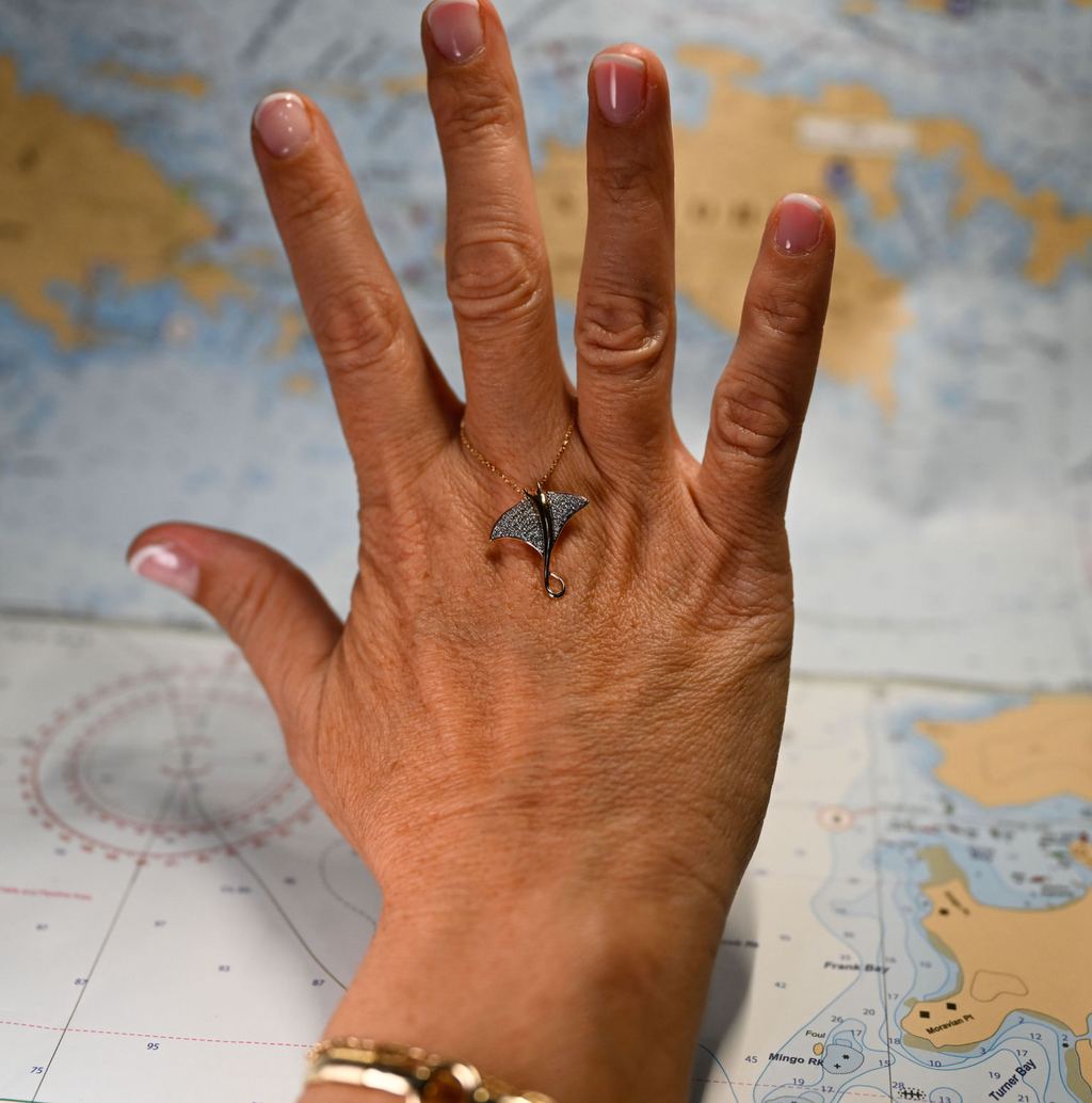 14kyg Lab Diamond Sting Ray Necklace