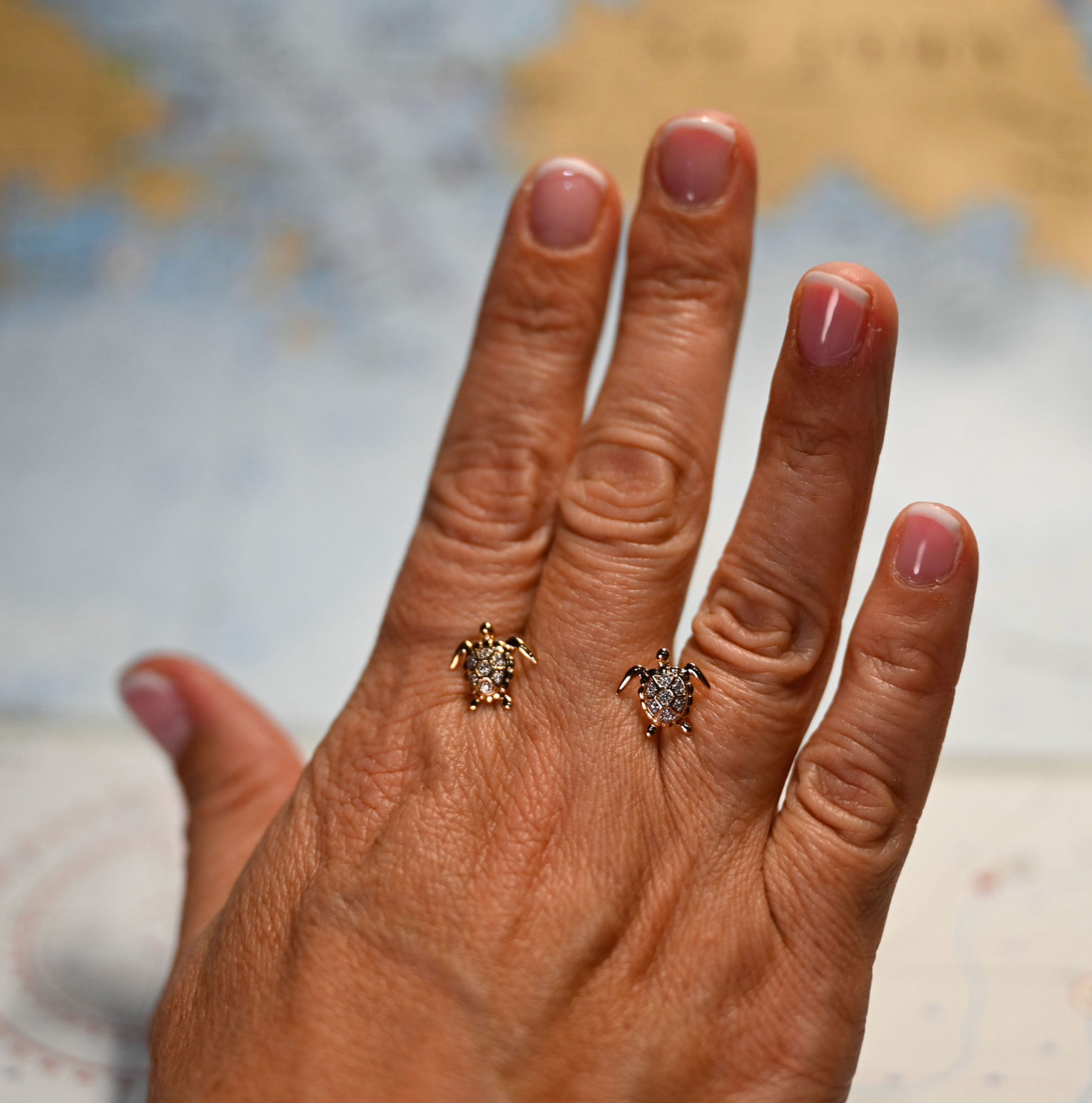 14kyg Lab Diamond Turtle Stud Earrings