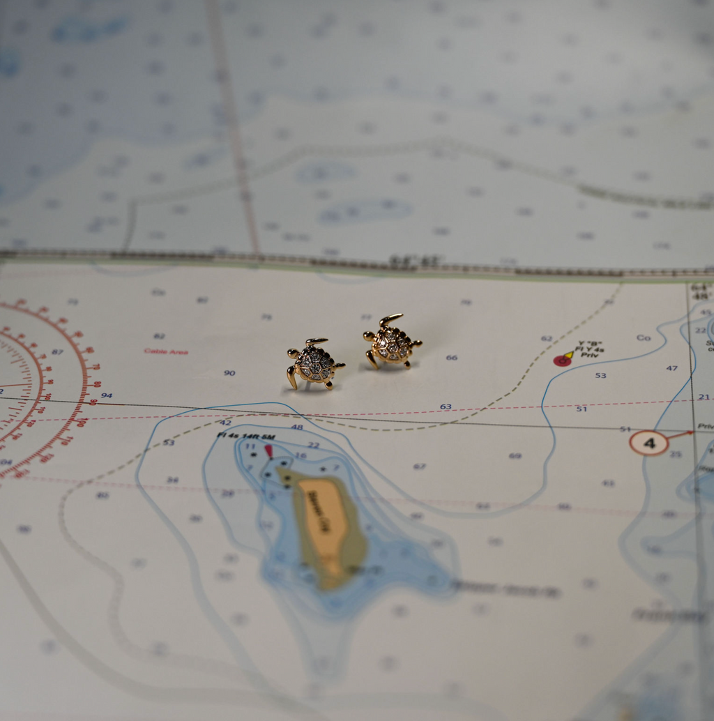 14kyg Lab Diamond Turtle Stud Earrings