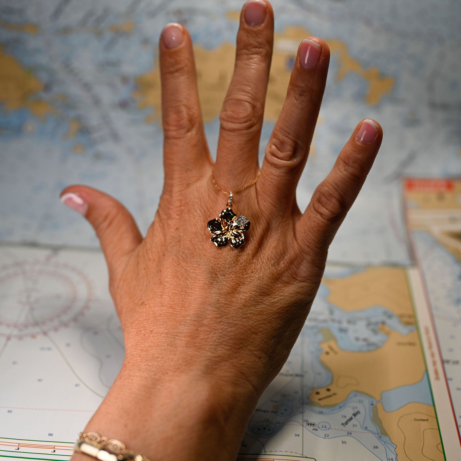 14kyg Lab Diamond Hibiscus Flower Necklace