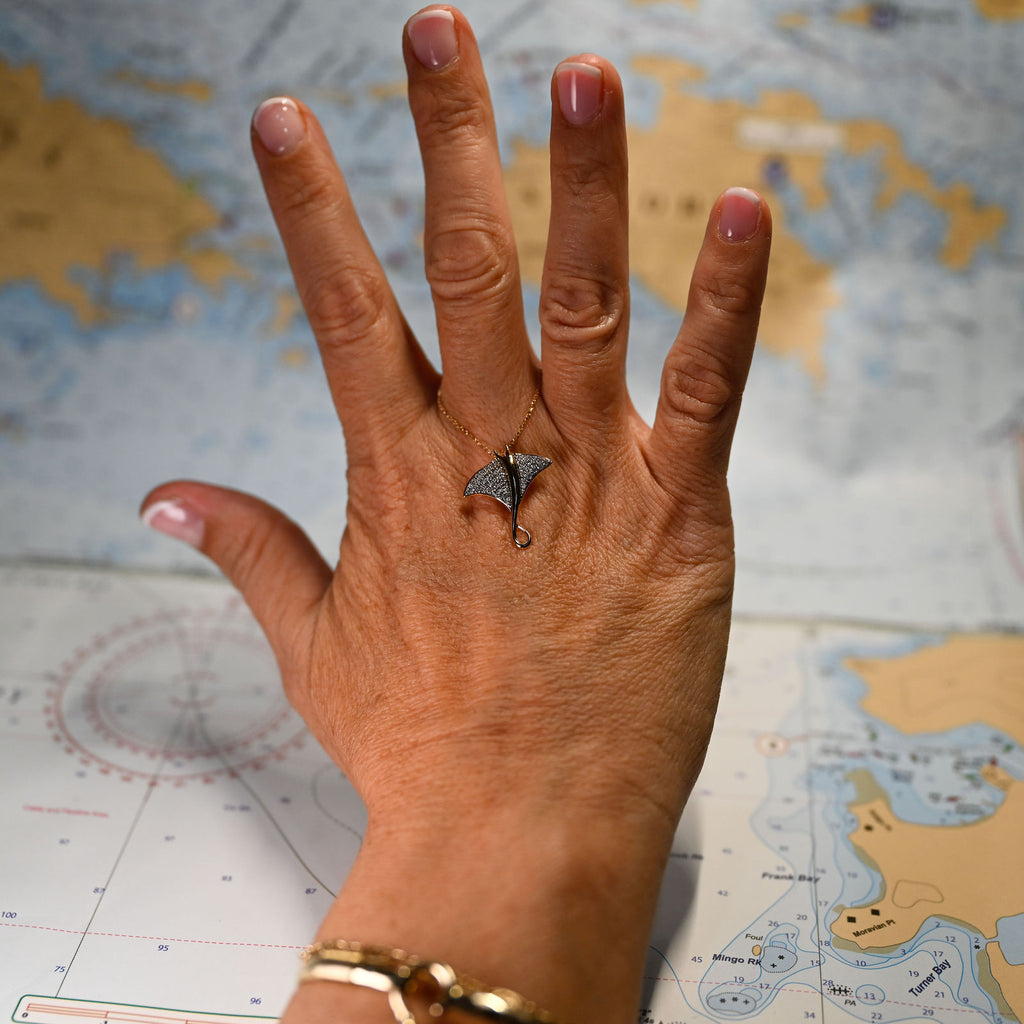 14kyg Lab Diamond Sting Ray Necklace