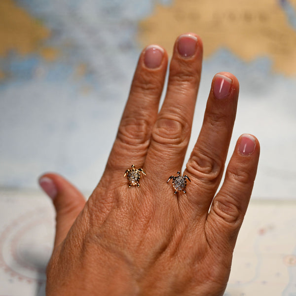 14kyg Lab Diamond Turtle Stud Earrings