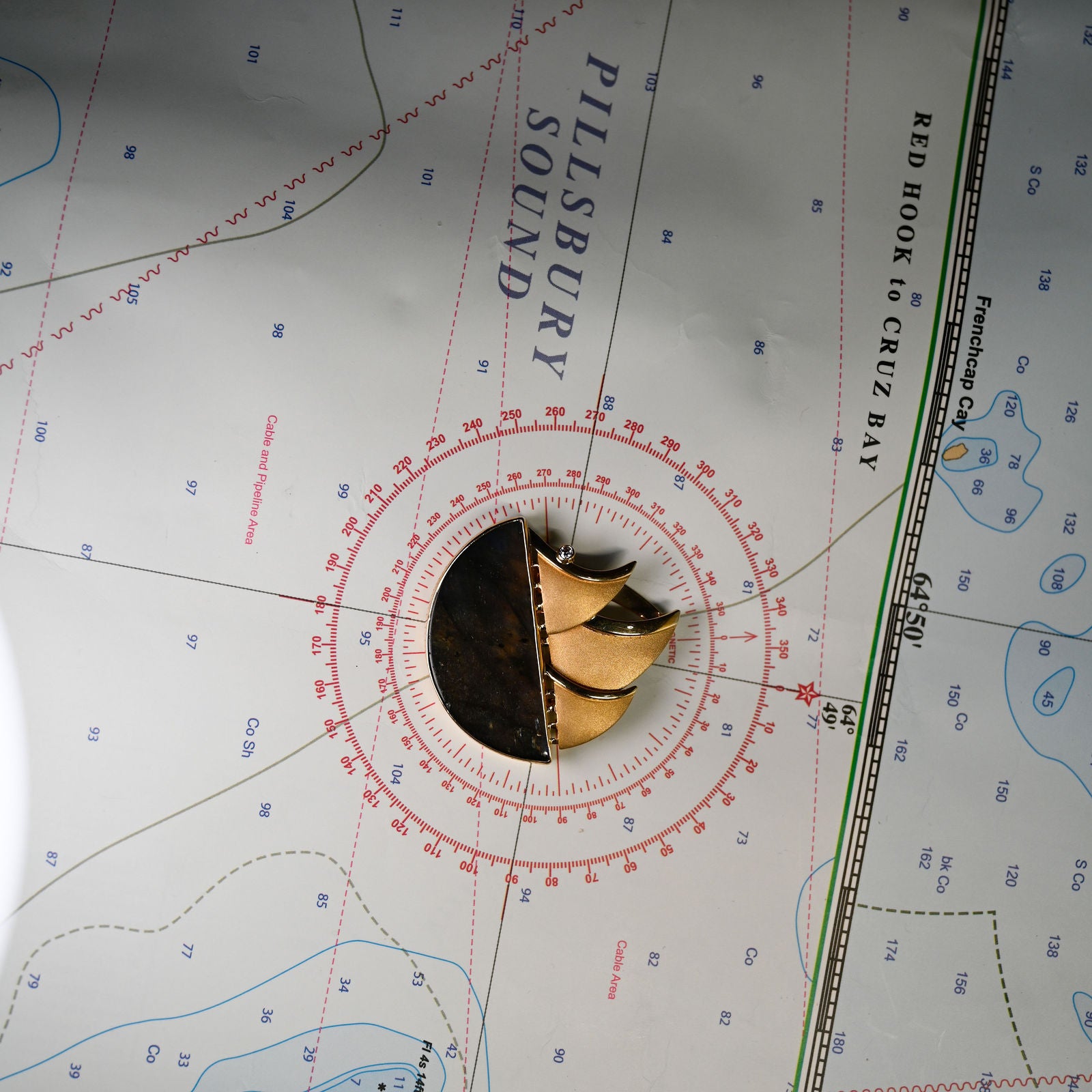 14KY LABRADORITE 28.32CT W/ 0.03CT DIA SAILBOAT PEND