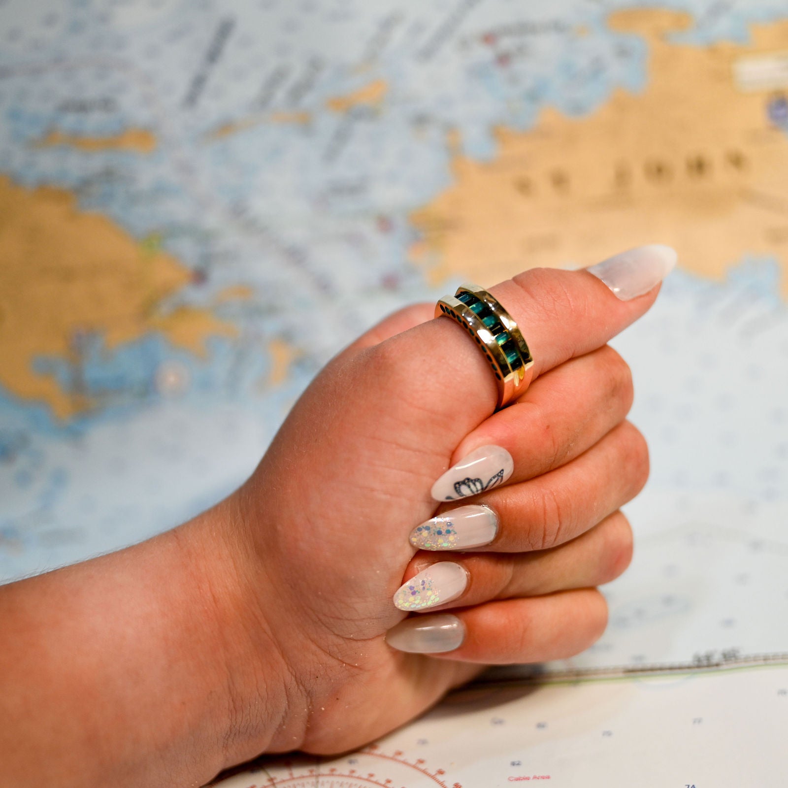 14kyg Gents Black and Caribbean Blue Onyx Cylettes Aperture Ring