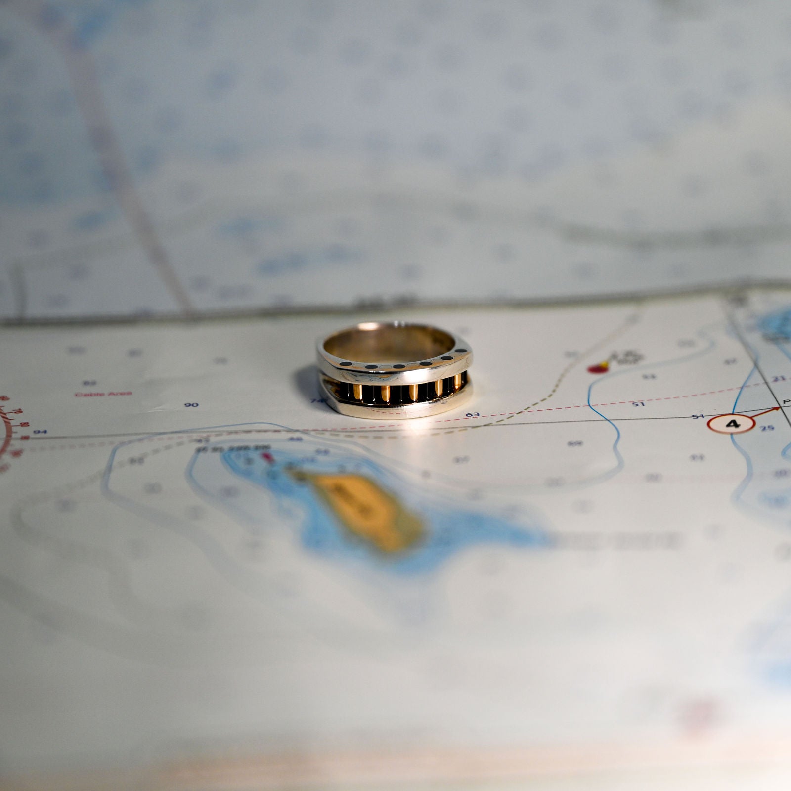 Argentium/SS/14kyg Gents Aperture Ring Black Onyx/14k Cylettes