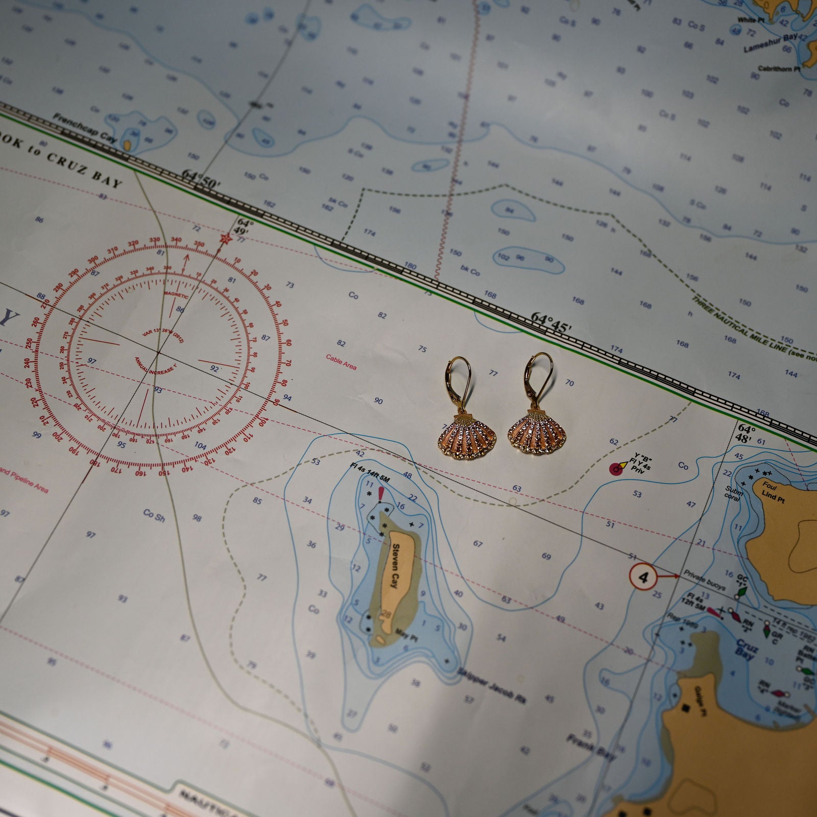 14kyg 2-Tone Scallop Shell Leverback Earrings w/96 color sapphires