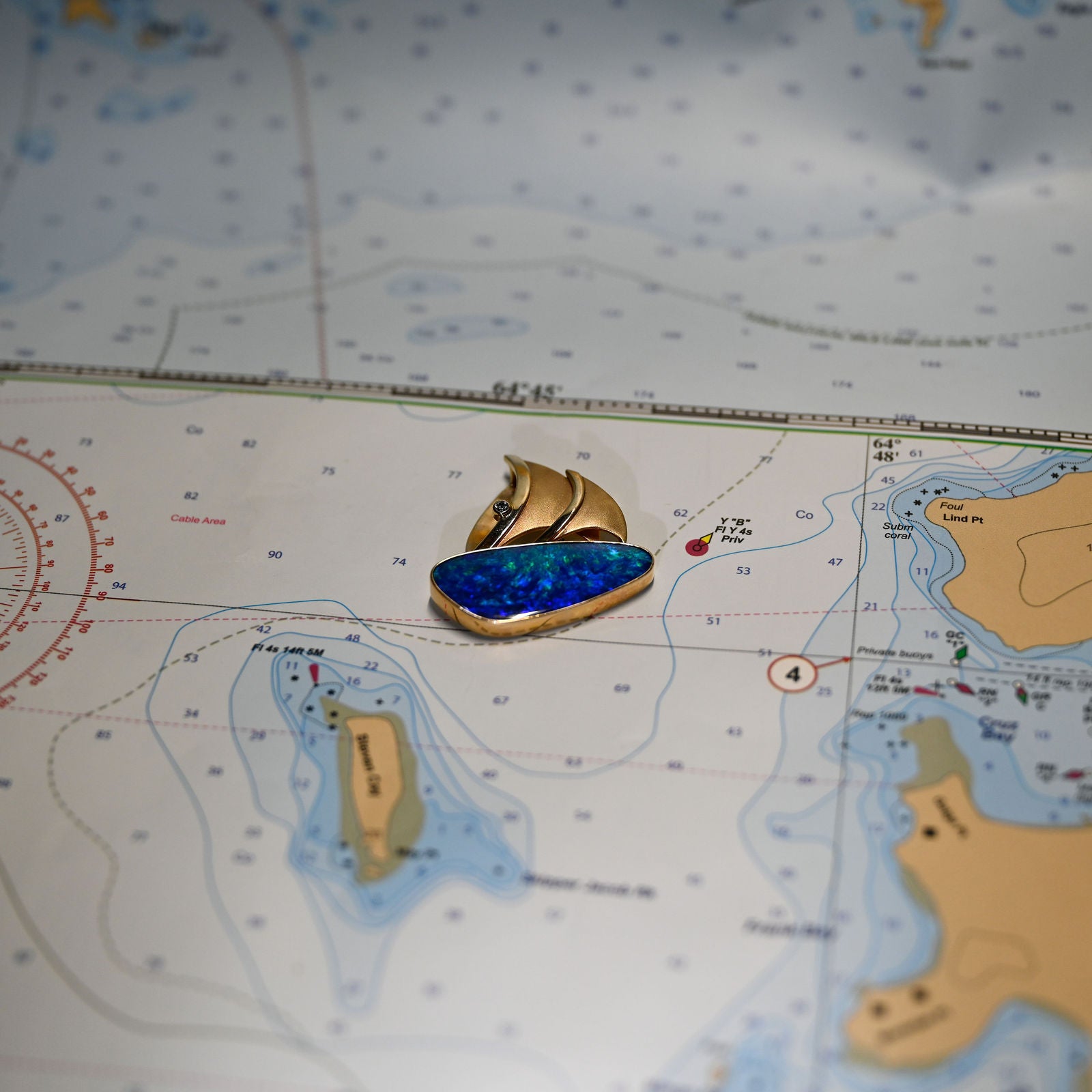 14KYG OPAL DBLT ASBL 32.2X13.1C/DIA .05C PENDANT