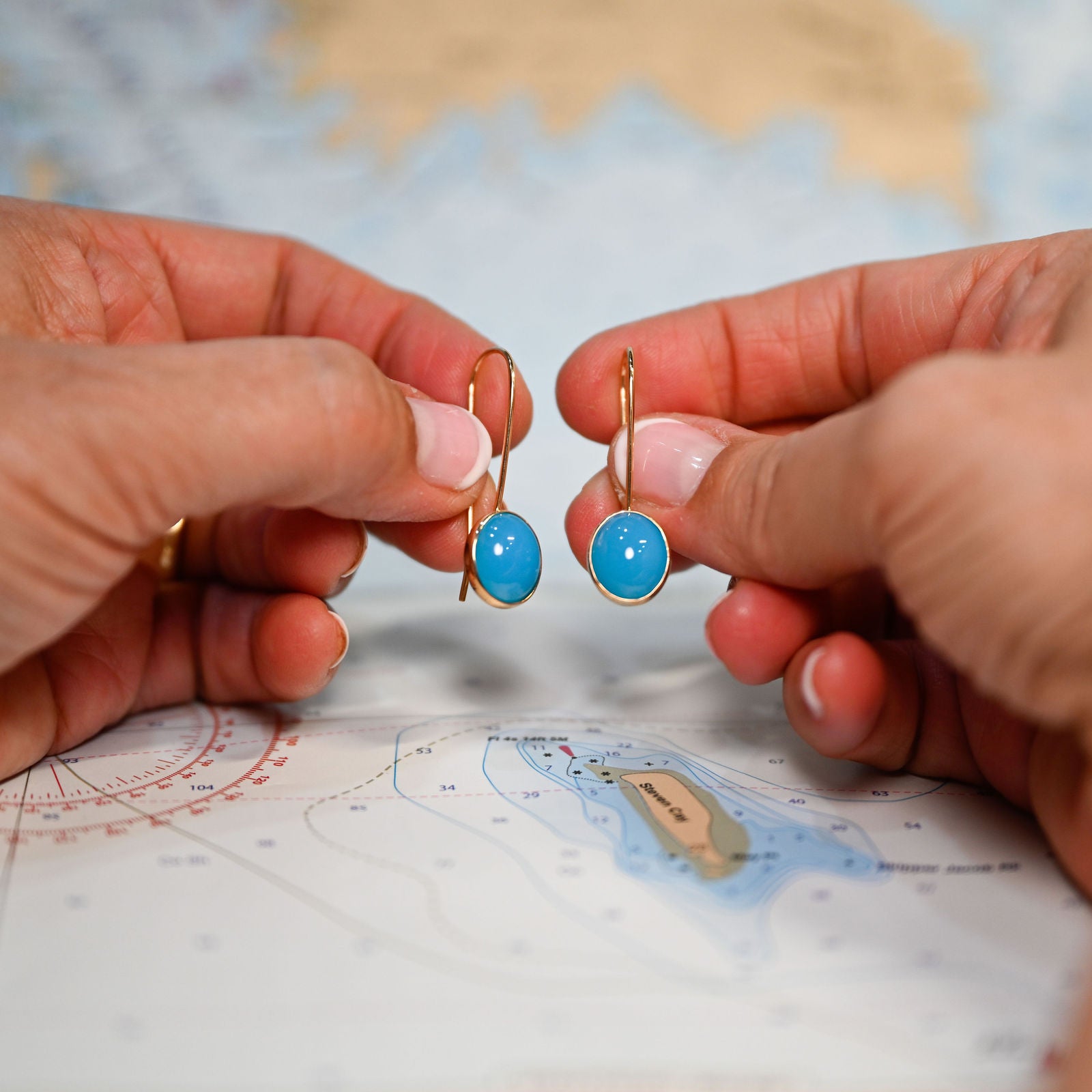 14kyg 12x10 Oval Cabochon Turquoise Agate Earrings