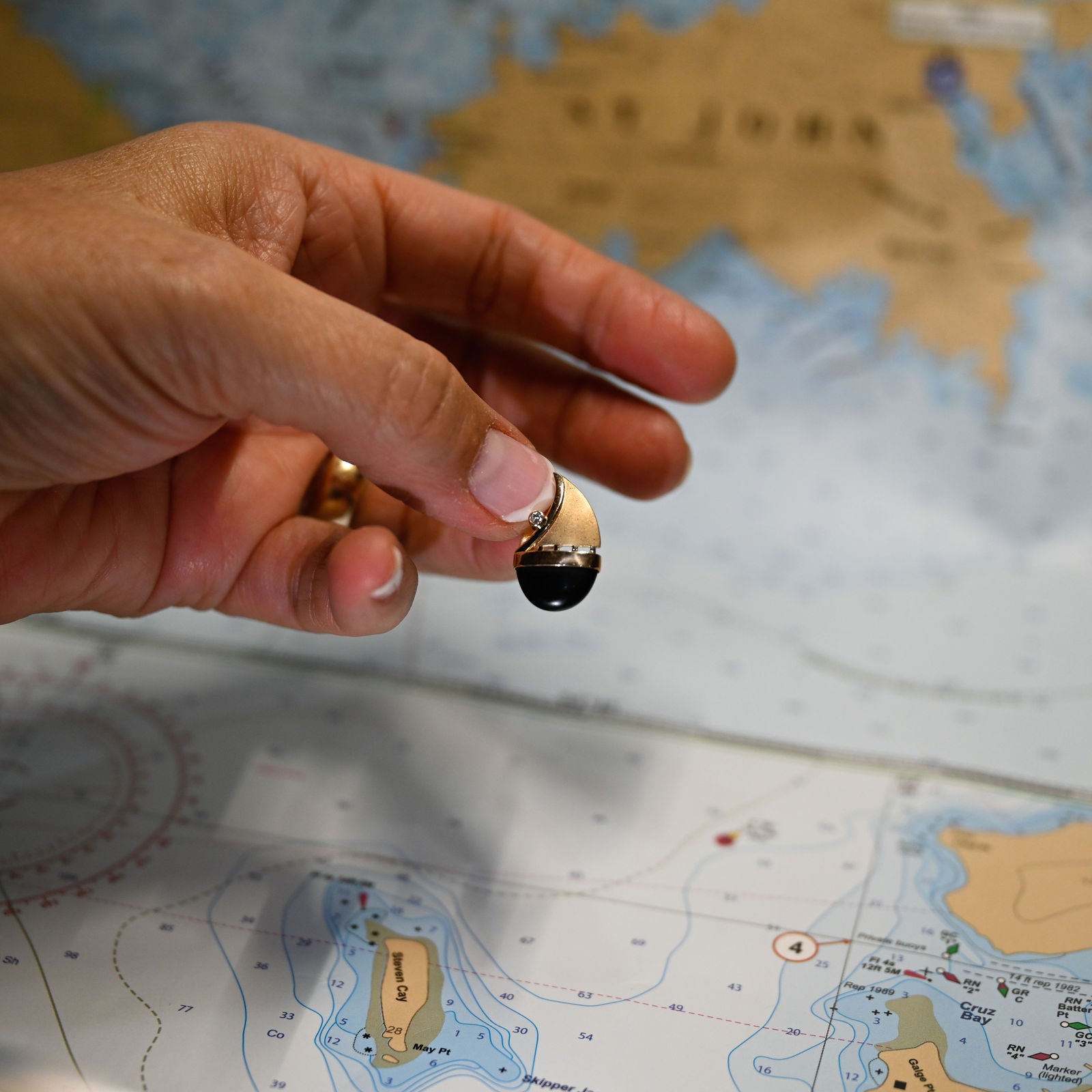 14KY BLACK ONYX 3.15CT W/0.03CT DIA SAILBT PENDENT