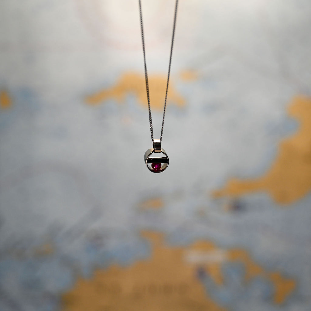 14kwg18" 10mm Burmese Ruby/Black and White Gold Cylettes Capture Necklace