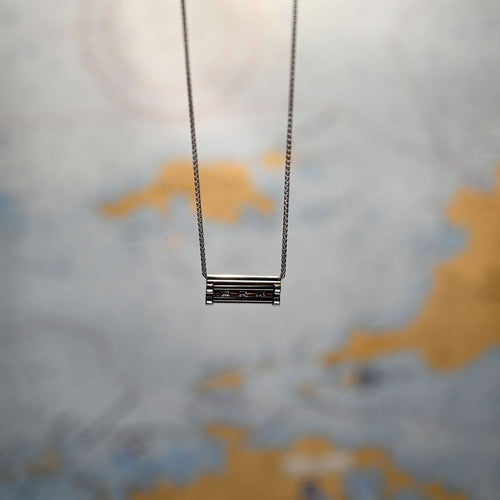 14kwg 20" adj 3 Diamonds .20ct E-F/ Black Onyx Cylettes Necklace