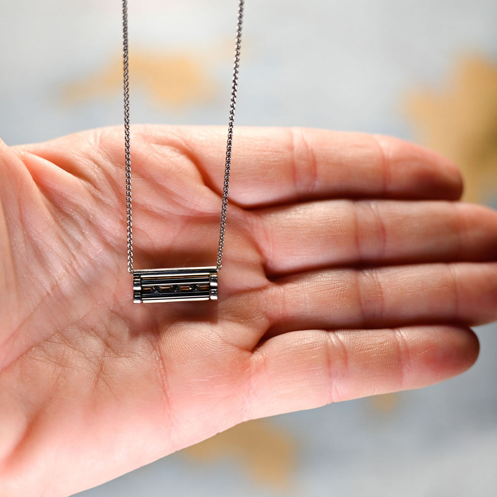 14kwg 20" adj 3 Diamonds .20ct E-F/ Black Onyx Cylettes Necklace