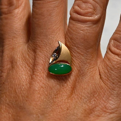14KYG CHRYSOPRASE 2.51CT 12X6MM SAILBOAT PENDANT